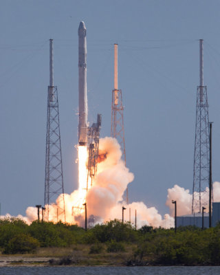 Dragon CRS7 (Falcon 9)