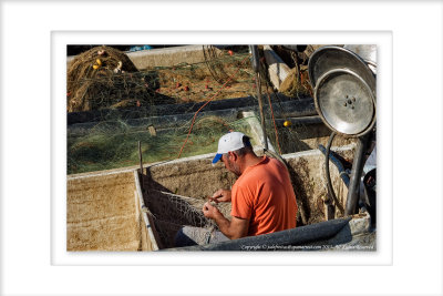 2015 - Fisherman repairing nets - Olhão, Algarve - Portugal