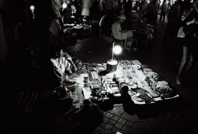 Marrakech - Jama El Fnaa - street vendor (53)