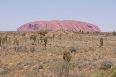 Uluru-from-Yulara-closeup.jpg