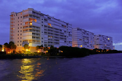 D51_1220_18_BlueCondo.jpg