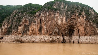 rock formation along Wu gorgeweb.jpg