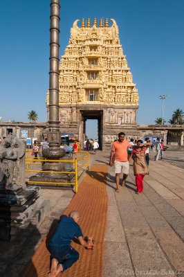 Chennakeshava temple gopuram 1web .jpg