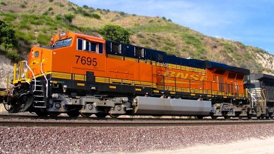 BNSF 7695 (ES44DC) at Cajon Pass, CA. (4/30/05)