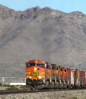 BNSF 7658 West (H-ENIBAR4-03A) nearing Bannock, CA. (2/5/15)