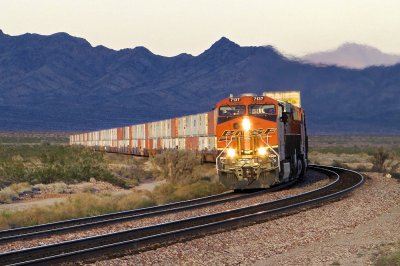 BNSF 7137 West (Q-CHISTO6-09L) nearing Homer, CA. (2/11/15)