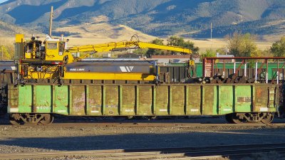 MRL 40002 (& Jimbo crane) - Livingston, MT (10/5/15)