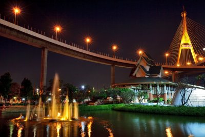 Lat Pho Park and Bhumibol Bridge
