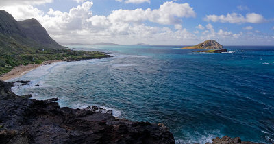 Kaohi-ka-ipu (foreground) and Manana (background) Islands
