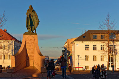 Statue of Leif Erikson, in front of Hallgrimskirkja