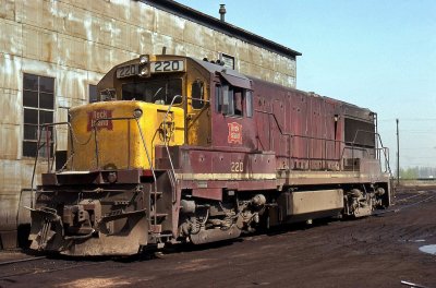 RI U25B 220 - May 1975