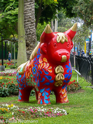 decorative bull in JFK park