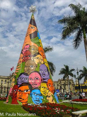 Christmas tree in Plaza de Armes