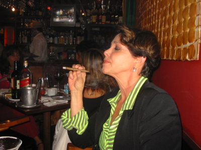 Eliane no Esch pitando cigarrilha!!.JPG