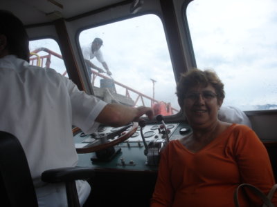 barca para levar ao navio .JPG