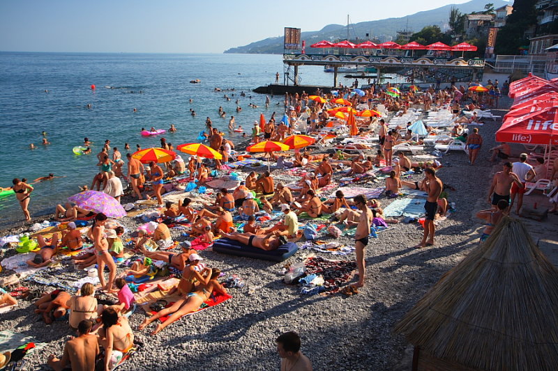 Crimea: Yaltas pebble beach