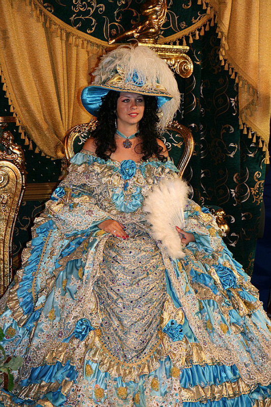 Crimea, Yalta: rent-costume for photo session