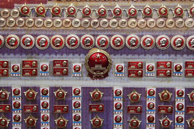 Xian: Mao memorabilias.