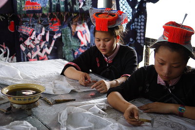 Yangshuo-shangrila: pattern making using hot wax
