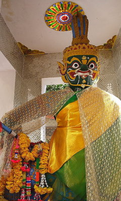Changmai temple: exit gardian