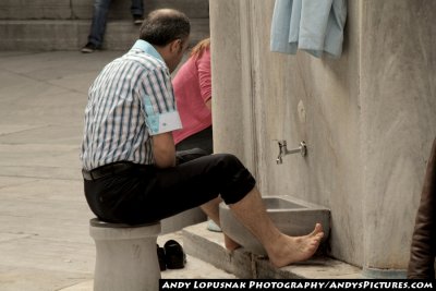 Man cleaning before entering the New Mosque - Yeni Cami