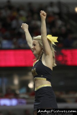 Michigan Wolverines cheerleaders