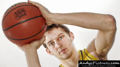 Michigan Wolverines guard Nik Stauskas