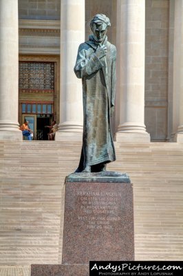 Abraham Lincoln statue in front of the West Virginia State Capitol