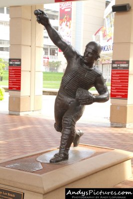 Johnny Bench statue in front of Great American Ball Park