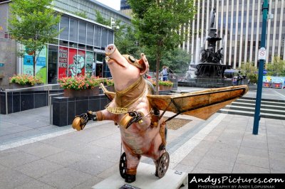 Cincinnati Pigs Fly Statue