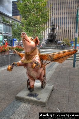 Cincinnati Pigs Fly Statue