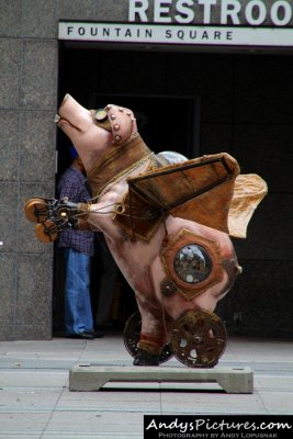 Cincinnati Pigs Fly Statue