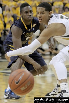 West Virginia Mountaineers guard Juwan Staten