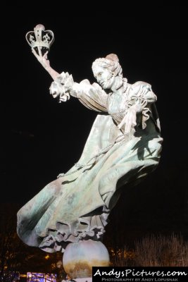 Queen Charlotte statue at CLT airport