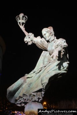 Queen Charlotte statue at CLT airport