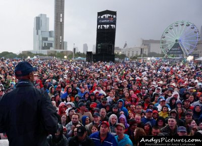 Thousands of fans at the Final Four concerts