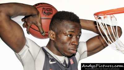 UCONN Huskies center Amida Brimah
