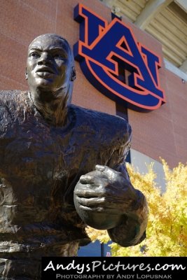 Bo Jackson statue at Jordan-Hare Stadium