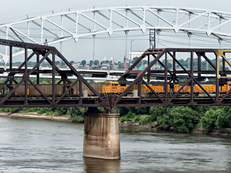 BNSF Crossing the MO. - Dale E.
