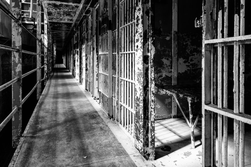 Prisonweb-3