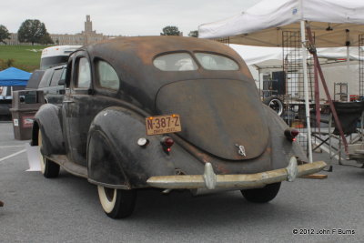 1937 Lincoln Zephyr Town Limousine - modified with twin grilles