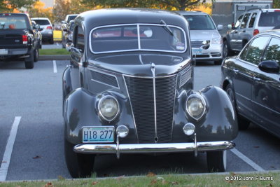 1937 Ford Deluxe Tudor Sedan