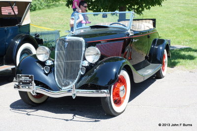 1934 Ford V8 Deluxe Roadster