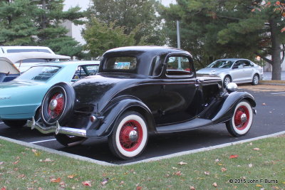 1934 Ford V8 Deluxe 3 Window Coupe