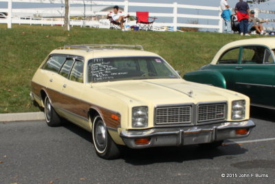 1977 Dodge Monaco Crestwood Wagon