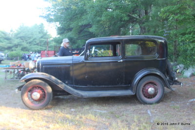 1932 Ford V8 Deluxe Tudor Sedan
