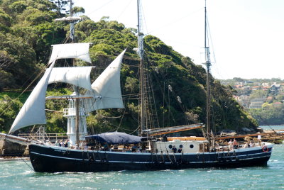 Old ship we passed while on the way to Manly Beach