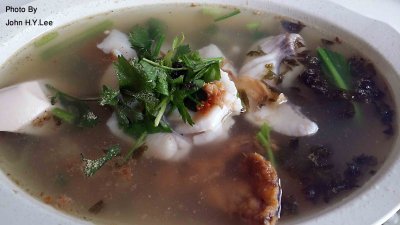 Sliced Fish And Fried Fish Bone Meat Soup.jpg