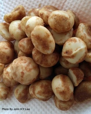 Australian Roasted Wasabi Macademia Nuts.jpg