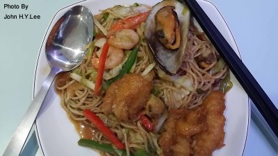 HK Fried Seafood La Mian.jpg